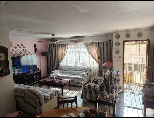 3 BEDROOM APARTMENT FOR SALE IN RUSTENBURG CENTRAL